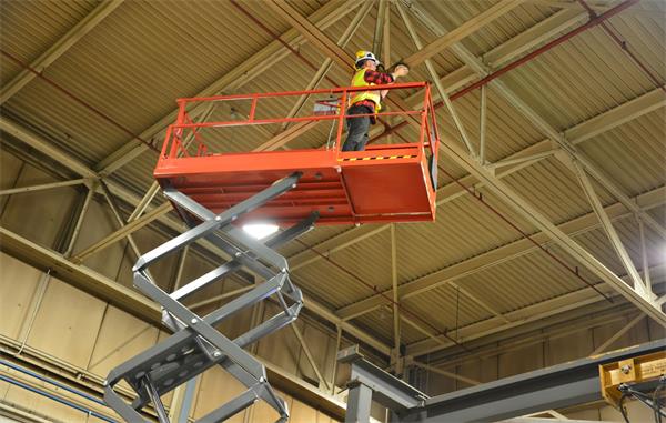 What are self-propelled scissor lifts used for?cid=12