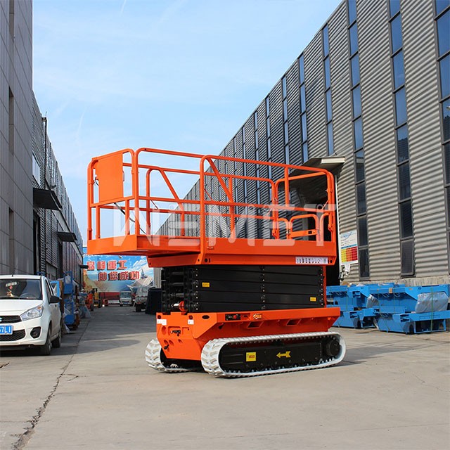 Crawler scissor lift